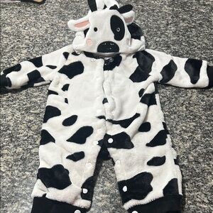 Get it just in time for Halloween 👻 cow costume 3-6 months